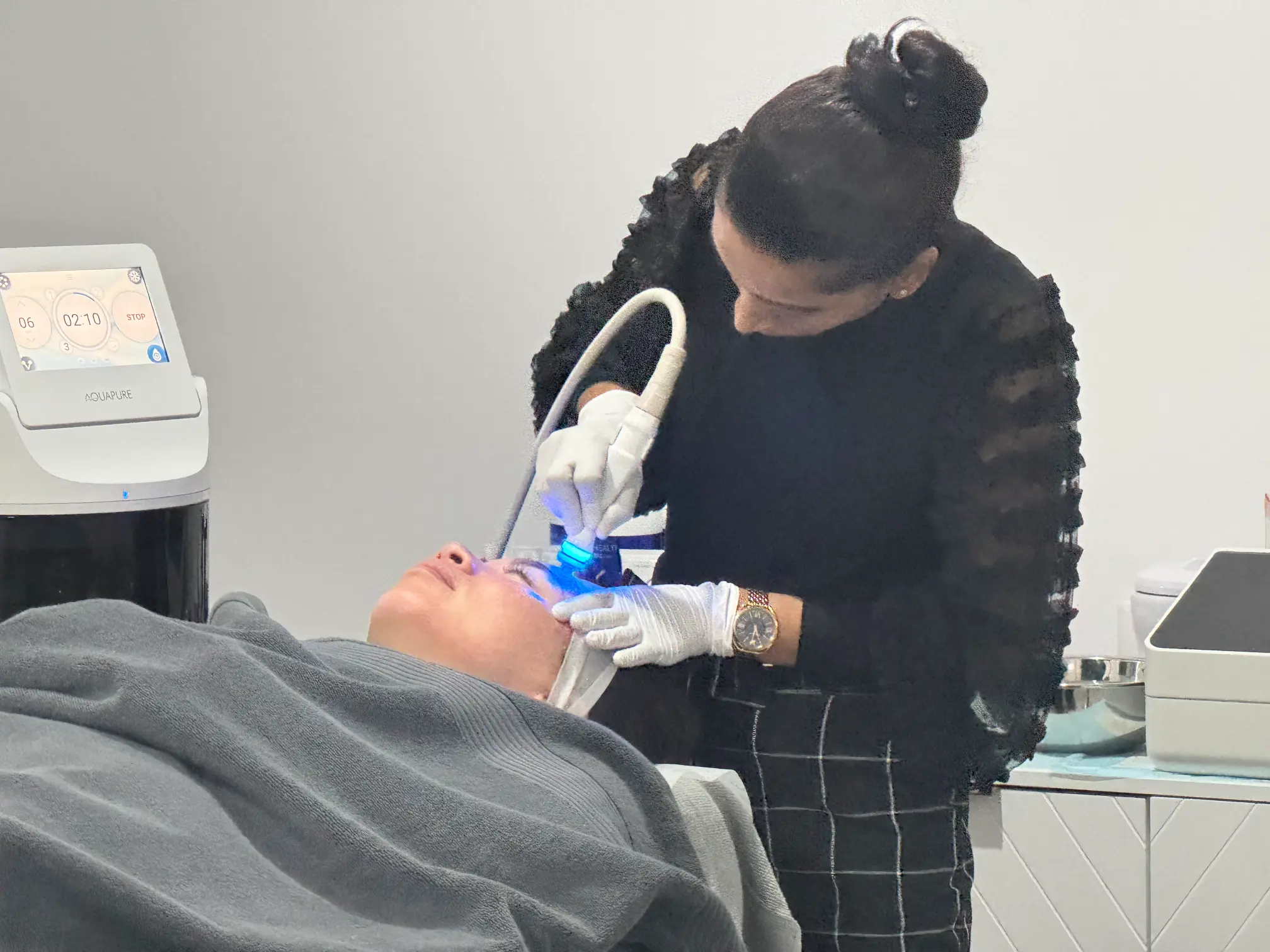 Anushka, a skilled practitioner at La Maison Beauté, is performing an AQUA PURE FACIAL, an advanced treatment designed to exfoliate, lift, and infuse the skin with glow-boosting serums, leaving the client with a refreshed and radiant complexion.