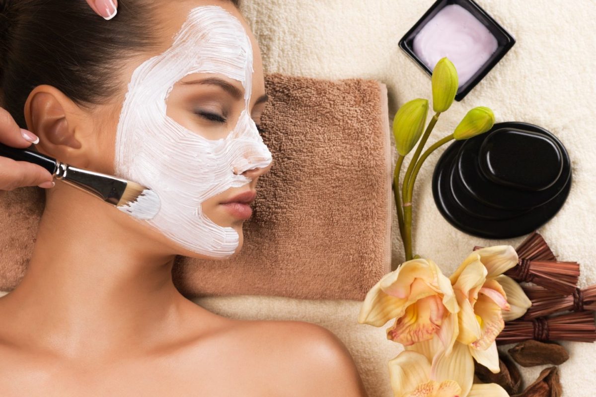 woman-having-a-facial-cosmetic-mask-at-spa-salon--e1672052311383.jpg